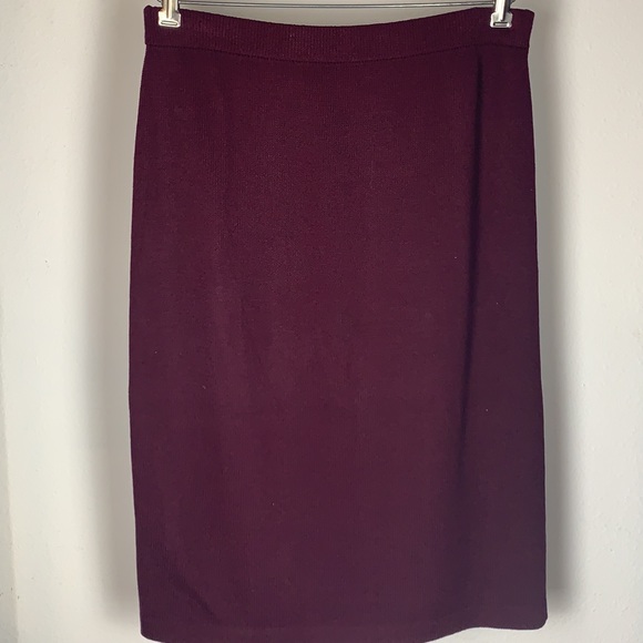ST. JOHN skirt set. - Picture 7 of 14